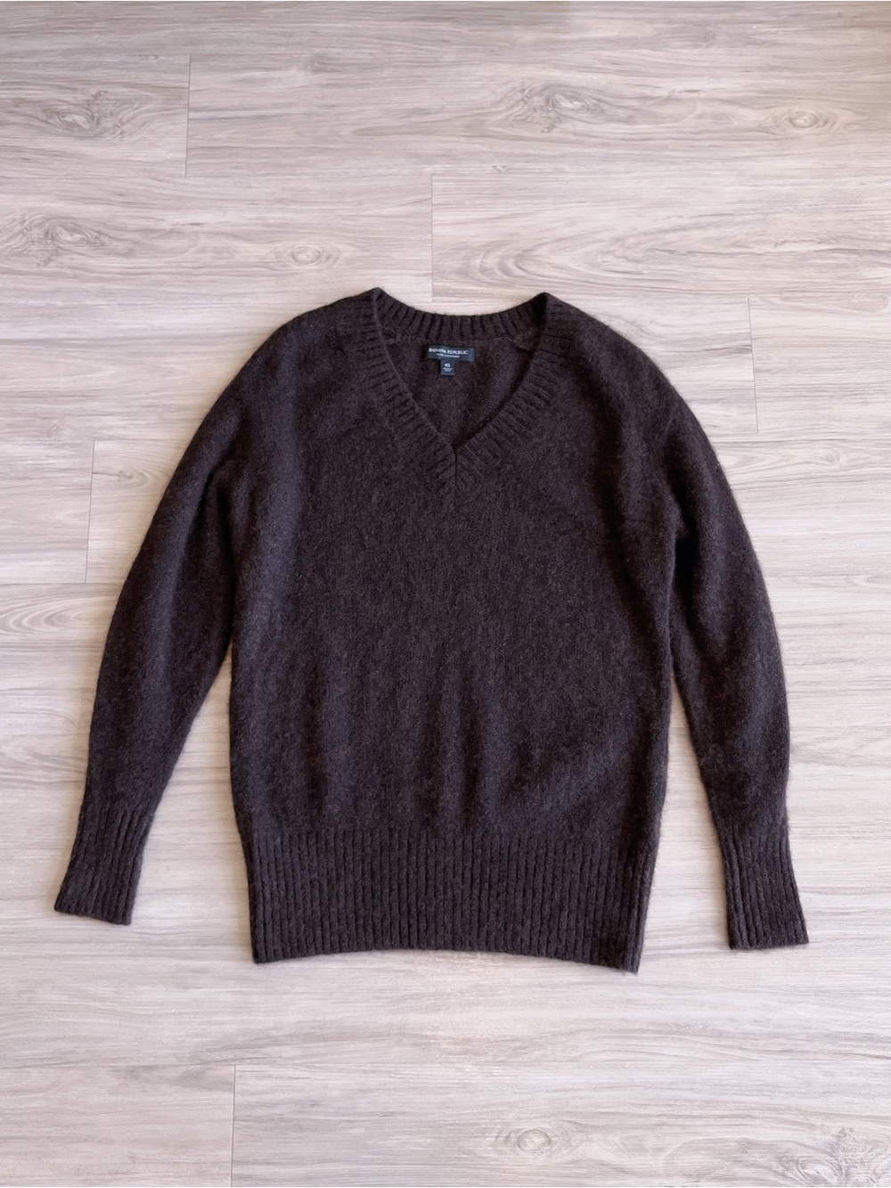 Banana Republic 100% Cashmere Dark Chocolate Brown V-Neck Sweater Minimalist
